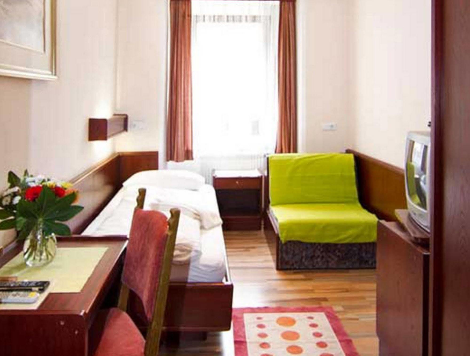 Hotel Gisela Kufstein Bagian luar foto